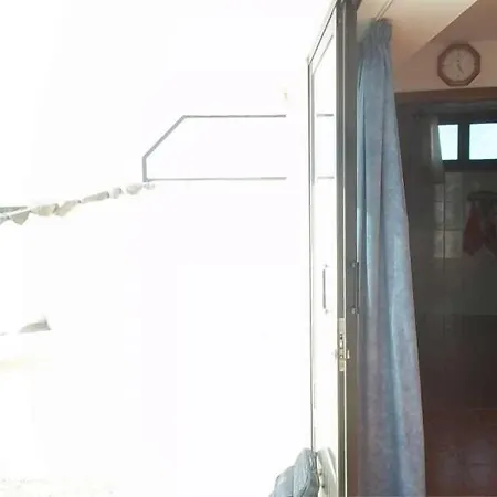 Sleeps 4 Wifi דירה פאמארה