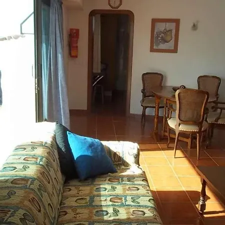Sleeps 4 Wifi דירה פאמארה