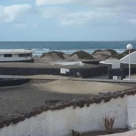 Sleeps 4 Wifi * Famara