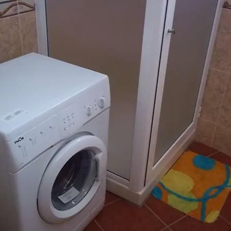 Apartment Sleeps 4 Wifi