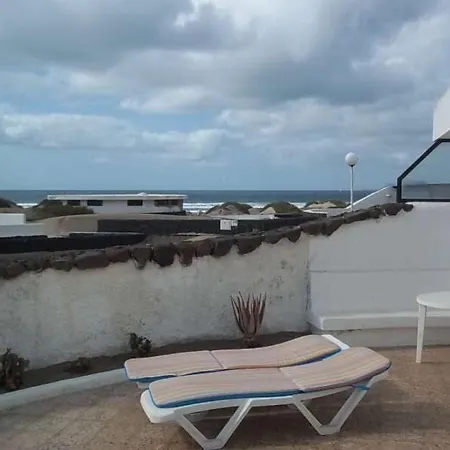 Sleeps 4 Wifi Apartment Famara